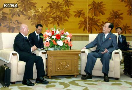 朝最高人民會議委員長金永南會見安倍顧問(圖)